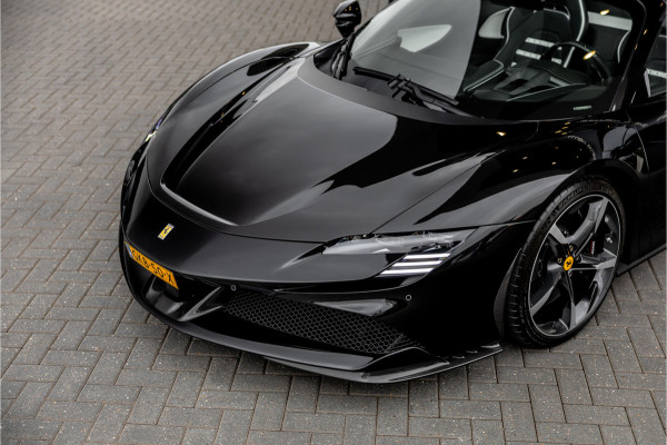 Ferrari SF90 Spider 4.0 V8 - Nieuwe Auto | Origineel NL | Lift | Full Carbon | Nero Daytona
