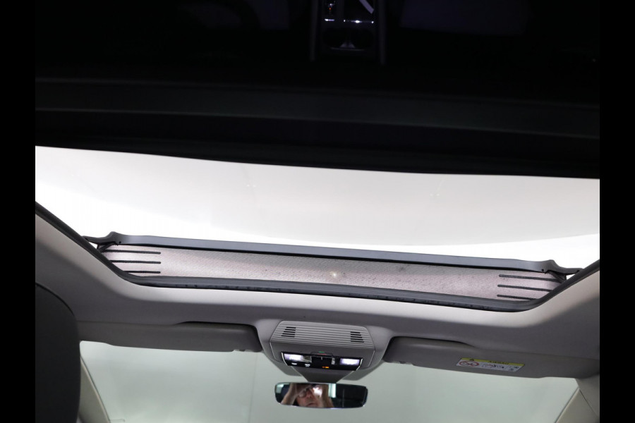 Škoda ENYAQ iV 60 180 pk | Navigatie | Warmtepomp | Panoramadak | Parkeersensoren achter | Climate pakket | Apple Carplay/Android Auto |