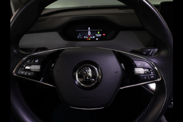 Škoda ENYAQ iV 60 180 pk | Navigatie | Warmtepomp | Panoramadak | Parkeersensoren achter | Climate pakket | Apple Carplay/Android Auto |