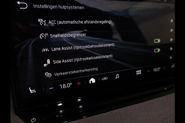 Škoda ENYAQ iV 60 180 pk | Navigatie | Warmtepomp | Panoramadak | Parkeersensoren achter | Climate pakket | Apple Carplay/Android Auto |