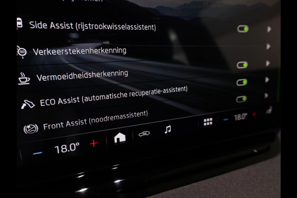 Škoda ENYAQ iV 60 180 pk | Navigatie | Warmtepomp | Panoramadak | Parkeersensoren achter | Climate pakket | Apple Carplay/Android Auto |