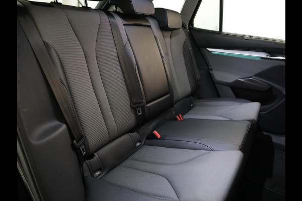 Škoda ENYAQ iV 60 180 pk | Navigatie | Warmtepomp | Panoramadak | Parkeersensoren achter | Climate pakket | Apple Carplay/Android Auto |