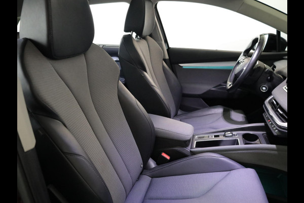 Škoda ENYAQ iV 60 180 pk | Navigatie | Warmtepomp | Panoramadak | Parkeersensoren achter | Climate pakket | Apple Carplay/Android Auto |