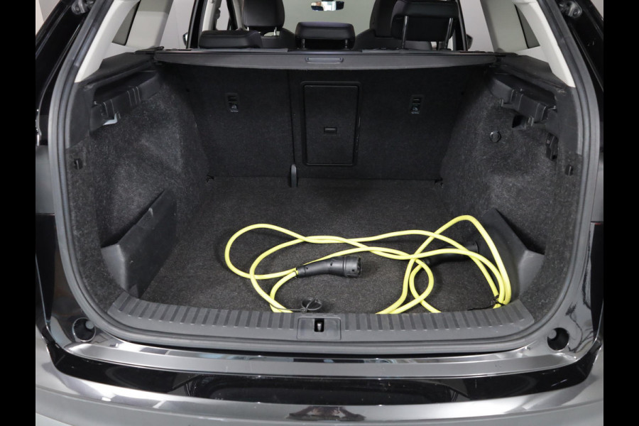 Škoda ENYAQ iV 60 180 pk | Navigatie | Warmtepomp | Panoramadak | Parkeersensoren achter | Climate pakket | Apple Carplay/Android Auto |