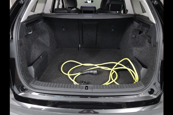 Škoda ENYAQ iV 60 180 pk | Navigatie | Warmtepomp | Panoramadak | Parkeersensoren achter | Climate pakket | Apple Carplay/Android Auto |