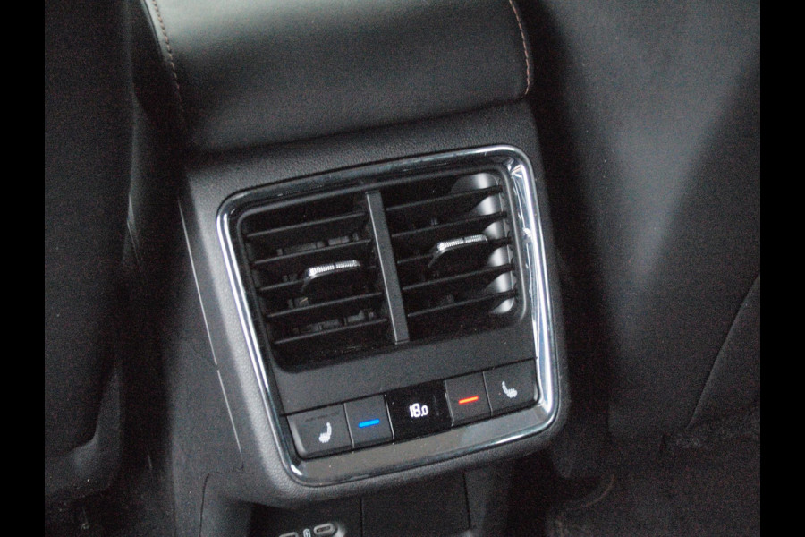 Škoda ENYAQ iV 80 First Edition | Camera | Trekhaak | Leer | Warmtepomp | Sfeerverlichting | Apple Carplay |