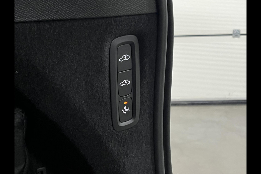 Volvo XC90 2.0 T8 Plug-in hybrid AWD Ultra Black Edition Luchtvering | Trekhaak | Open dak | Bowers & Wilkins | Massage | Stoelventilatie/-verwarming | 360 camera | Head-up | Blis | Google