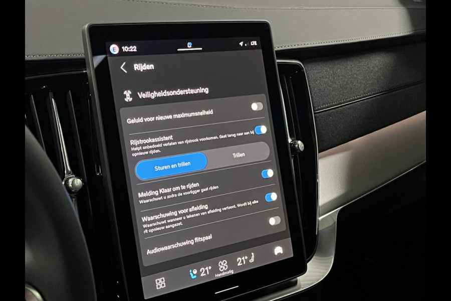 Volvo XC90 2.0 T8 Plug-in hybrid AWD Ultra Black Edition Luchtvering | Trekhaak | Open dak | Bowers & Wilkins | Massage | Stoelventilatie/-verwarming | 360 camera | Head-up | Blis | Google