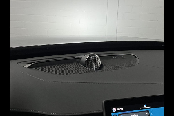 Volvo XC90 2.0 T8 Plug-in hybrid AWD Ultra Black Edition Luchtvering | Trekhaak | Open dak | Bowers & Wilkins | Massage | Stoelventilatie/-verwarming | 360 camera | Head-up | Blis | Google
