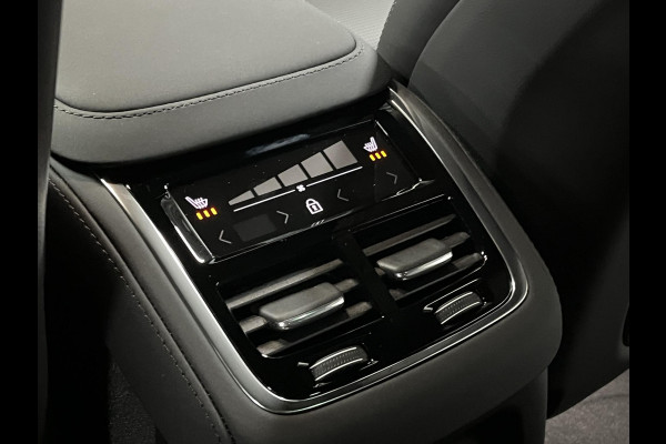 Volvo XC90 2.0 T8 Plug-in hybrid AWD Ultra Black Edition Luchtvering | Trekhaak | Open dak | Bowers & Wilkins | Massage | Stoelventilatie/-verwarming | 360 camera | Head-up | Blis | Google