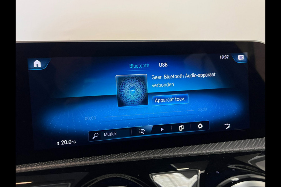 Mercedes-Benz A-Klasse 200 / AMG / Widescreen / Stoelverwarming