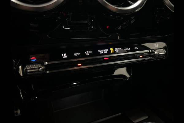 Mercedes-Benz A-Klasse 200 / AMG / Widescreen / Stoelverwarming