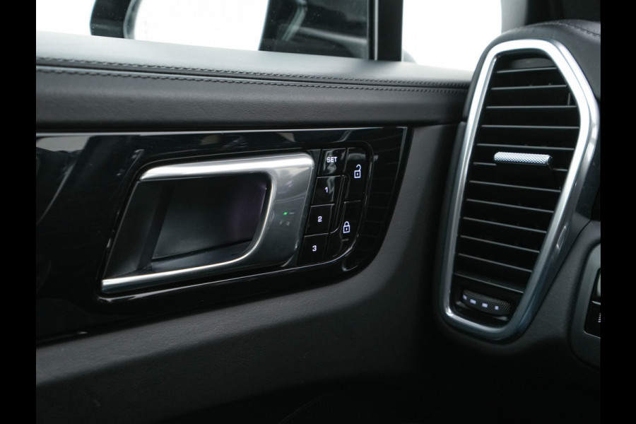 Porsche Cayenne 3.0 E-Hybrid (Plug-in) (INCL.BTW) *PANO | HEAD-UP | LEATHER | ADAPTIVE-CRUISE | FULL-LED | TOP-VIEW | BOSE-SOUND | MEMORY-PACK | SPORT-CHRONO | HEATED-COMFORTSEATS | KEYLESS | NAVI-FULLMAP | PRIVACY-GLASS |  22''AL
