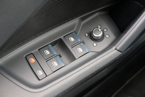 Audi A3 Sportback 40 TFSI S Line 204 PK | Trekhaak afneembaar | Lederen bekleding | Stoelverwarming | Camera | Elektrische achterklep | Dodehoeksensoren | Adaptive cruise control