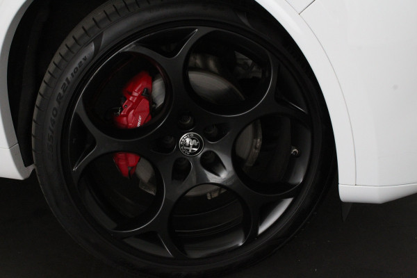 Alfa Romeo Stelvio 2.0 T AWD Veloce > 280pk/Akrapovic/Pano.schuif/21Inch Turismo/Trekhaak...