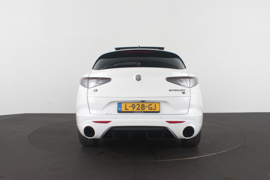 Alfa Romeo Stelvio 2.0 T AWD Veloce > 280pk/Akrapovic/Pano.schuif/21Inch Turismo/Trekhaak...