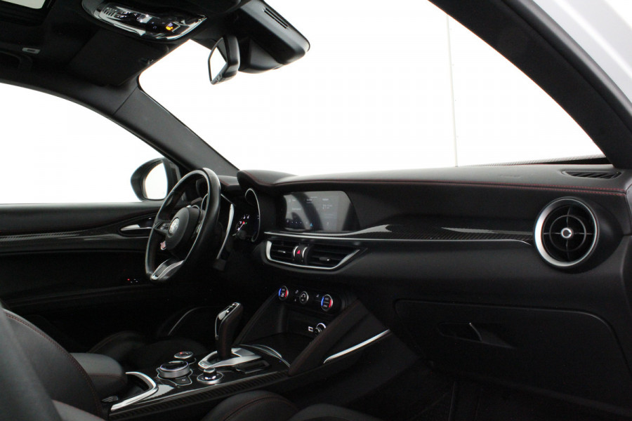 Alfa Romeo Stelvio 2.0 T AWD Veloce > 280pk/Akrapovic/Pano.schuif/21Inch Turismo/Trekhaak...