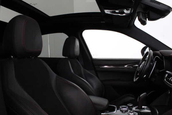 Alfa Romeo Stelvio 2.0 T AWD Veloce > 280pk/Akrapovic/Pano.schuif/21Inch Turismo/Trekhaak...