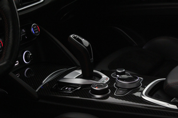 Alfa Romeo Stelvio 2.0 T AWD Veloce > 280pk/Akrapovic/Pano.schuif/21Inch Turismo/Trekhaak...
