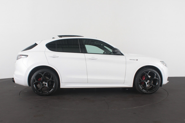 Alfa Romeo Stelvio 2.0 T AWD Veloce > 280pk/Akrapovic/Pano.schuif/21Inch Turismo/Trekhaak...