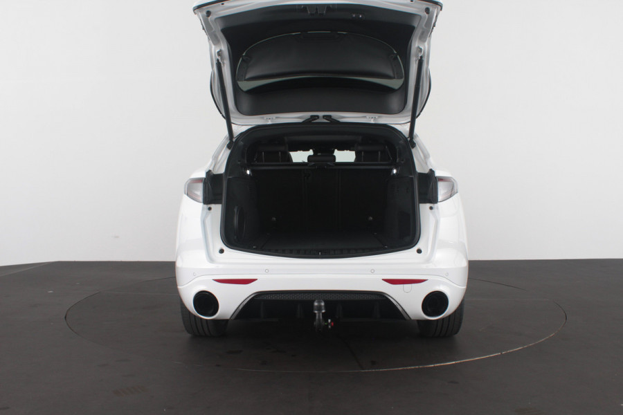 Alfa Romeo Stelvio 2.0 T AWD Veloce > 280pk/Akrapovic/Pano.schuif/21Inch Turismo/Trekhaak...
