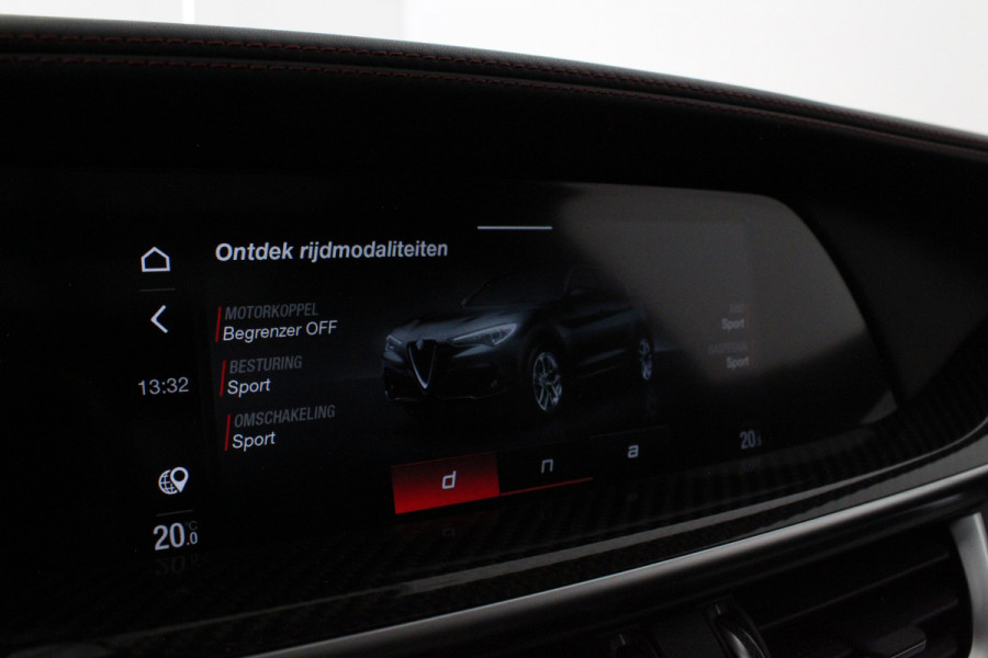 Alfa Romeo Stelvio 2.0 T AWD Veloce > 280pk/Akrapovic/Pano.schuif/21Inch Turismo/Trekhaak...