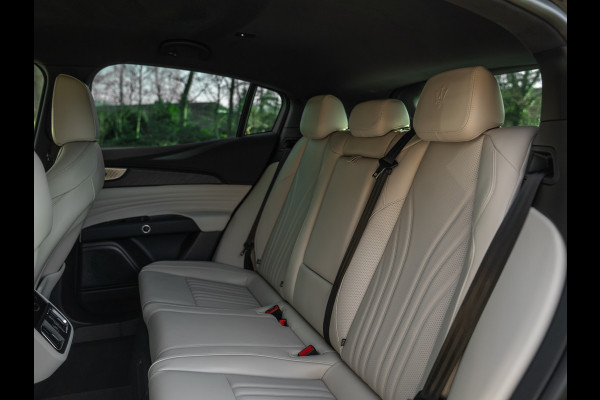 Maserati Grecale Modena 330pk | Luchtvering | Stoelventilatie | Sonus Faber | Adapt. cruise | Nero/Ivoor