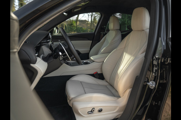 Maserati Grecale Modena 330pk | Luchtvering | Stoelventilatie | Sonus Faber | Adapt. cruise | Nero/Ivoor