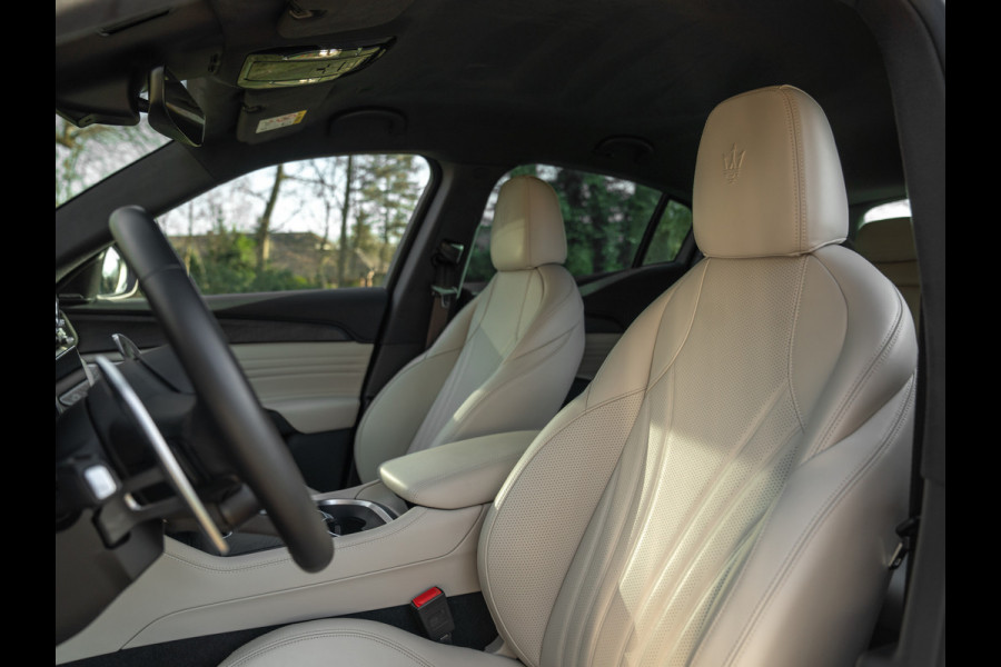 Maserati Grecale Modena 330pk | Luchtvering | Stoelventilatie | Sonus Faber | Adapt. cruise | Nero/Ivoor