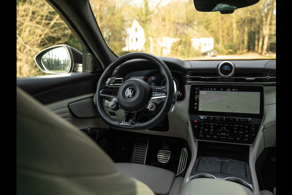 Maserati Grecale Modena 330pk | Luchtvering | Stoelventilatie | Sonus Faber | Adapt. cruise | Nero/Ivoor