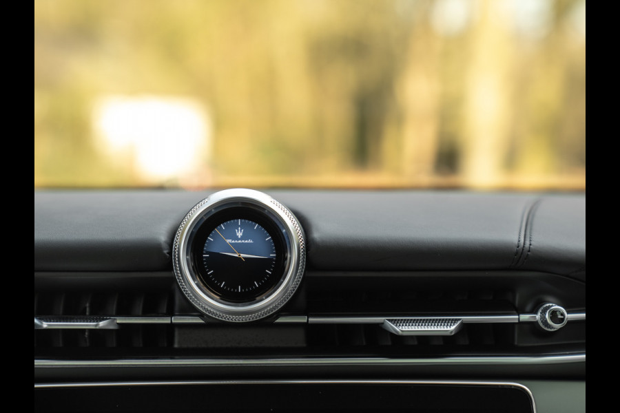 Maserati Grecale Modena 330pk | Luchtvering | Stoelventilatie | Sonus Faber | Adapt. cruise | Nero/Ivoor