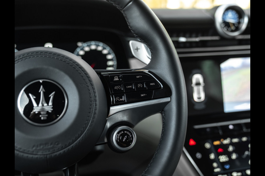 Maserati Grecale Modena 330pk | Luchtvering | Stoelventilatie | Sonus Faber | Adapt. cruise | Nero/Ivoor