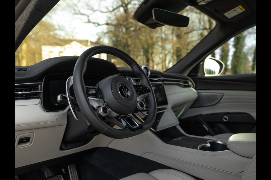 Maserati Grecale Modena 330pk | Luchtvering | Stoelventilatie | Sonus Faber | Adapt. cruise | Nero/Ivoor