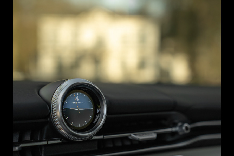 Maserati Grecale Modena 330pk | Luchtvering | Stoelventilatie | Sonus Faber | Adapt. cruise | Nero/Ivoor