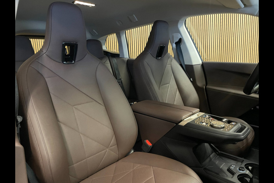 BMW iX XDrive40 Executive 77 kWh|100% SOH|VOLLEDER|ELEK.STUURVERSTELLING|CAMERA|CARPLAY|PDC V+A|NAP|NL-AUTO|INCL.BTW|1e EIGENAAR|