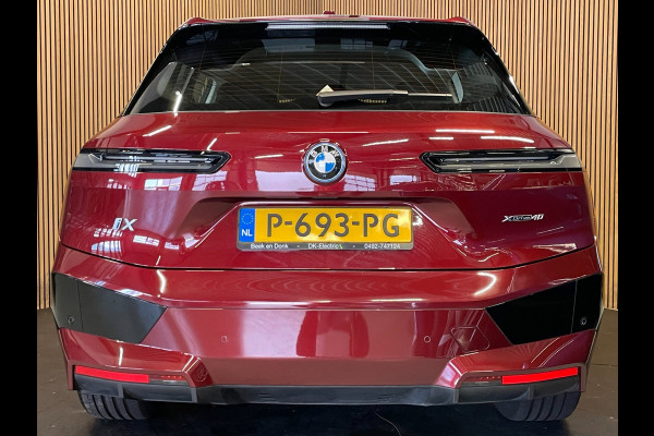 BMW iX XDrive40 Executive 77 kWh|100% SOH|VOLLEDER|ELEK.STUURVERSTELLING|CAMERA|CARPLAY|PDC V+A|NAP|NL-AUTO|INCL.BTW|1e EIGENAAR|