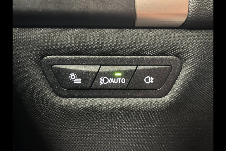 BMW iX XDrive40 Executive 77 kWh|100% SOH|VOLLEDER|ELEK.STUURVERSTELLING|CAMERA|CARPLAY|PDC V+A|NAP|NL-AUTO|INCL.BTW|1e EIGENAAR|