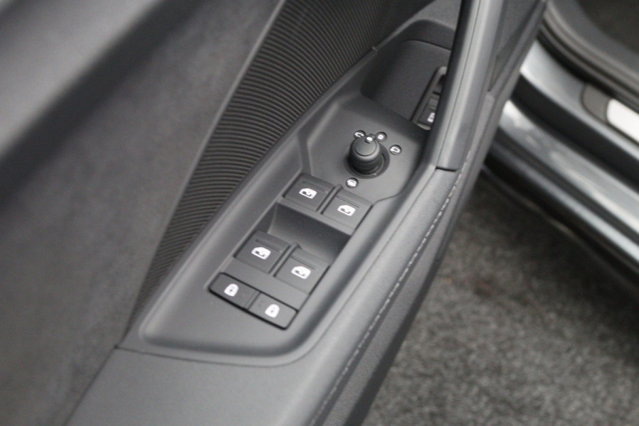 Audi A3 Sportback 40 TFSI e 204 PK S-Line Edition PHEV, RS-Sportstoelen, Stoelverwarming, LED