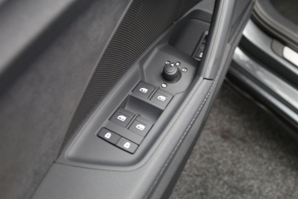 Audi A3 Sportback 40 TFSI e 204 PK S-Line Edition PHEV, RS-Sportstoelen, Stoelverwarming, LED