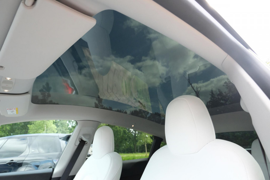Tesla Model Y Long Range AWD 75 kWh 514 PK | Panoramadak | 360 Camera | LED Verlichting | CarPlay | Lichtmetalen Velgen | Elektrische Stoelen | Elektrische Klep | Navigatie |