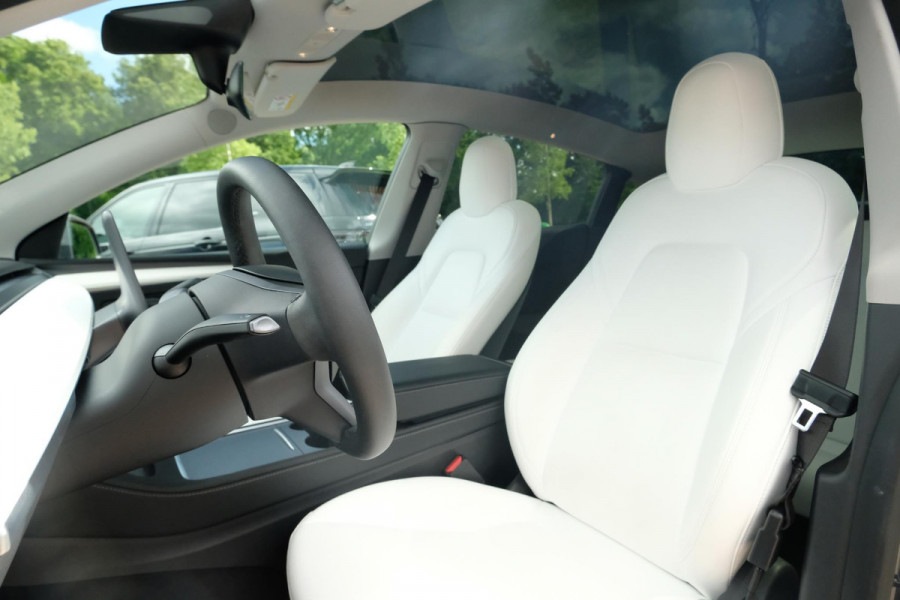 Tesla Model Y Long Range AWD 75 kWh 514 PK | Panoramadak | 360 Camera | LED Verlichting | CarPlay | Lichtmetalen Velgen | Elektrische Stoelen | Elektrische Klep | Navigatie |