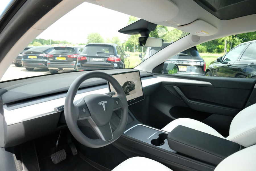 Tesla Model Y Long Range AWD 75 kWh 514 PK | Panoramadak | 360 Camera | LED Verlichting | CarPlay | Lichtmetalen Velgen | Elektrische Stoelen | Elektrische Klep | Navigatie |