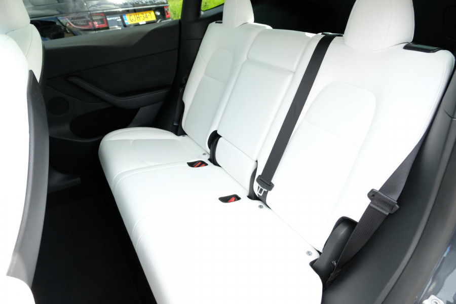 Tesla Model Y Long Range AWD 75 kWh 514 PK | Panoramadak | 360 Camera | LED Verlichting | CarPlay | Lichtmetalen Velgen | Elektrische Stoelen | Elektrische Klep | Navigatie |