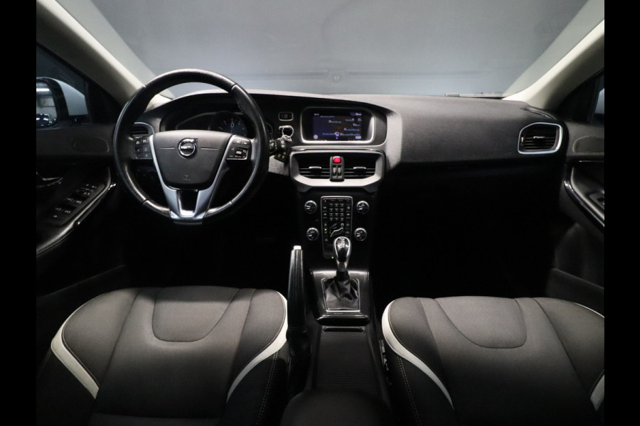 Volvo V40 1.5 T3 Dynamic Edition [CRUISE CONTROL, STOELVERWARMING, DIGITALE TELLER, BLUETOOTH, NAVIGATIE, CLIMATE, NIEUWSTAAT]