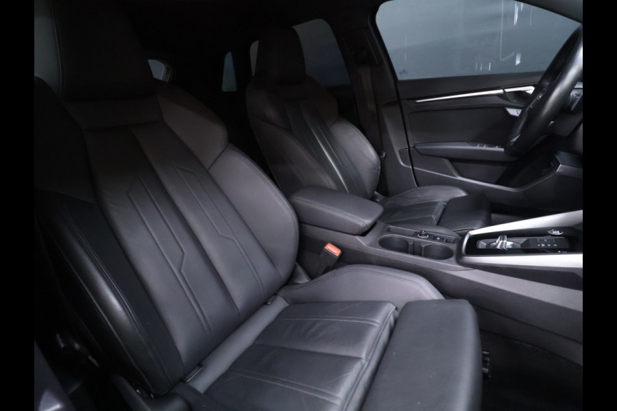 Audi A3 Sportback 35 TFSI Sport Black Edition [ADAPTIVE CRUISE, BANG & OLUFSEN, HEAD-UP, APPLE CARPLAY, TREKHAAK AFNEEMBAAR, ANDROID, MEMORY SEATS, STOELVERWARMING, VOL LEDER, PDC V+A, CLIMATE, NIEUWSTAAT]