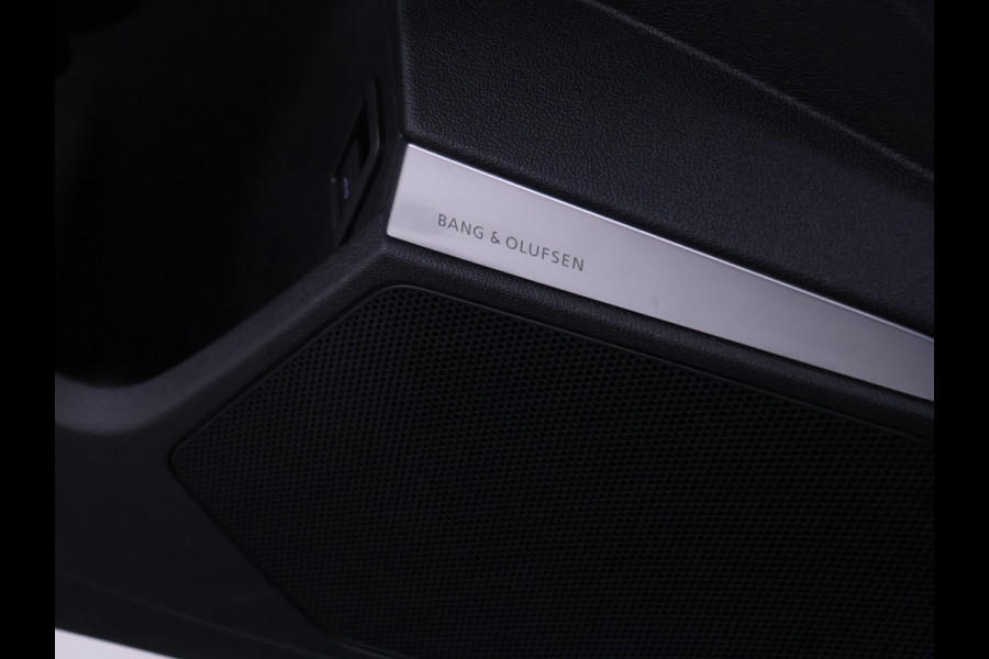 Audi A3 Sportback 35 TFSI Sport Black Edition [ADAPTIVE CRUISE, BANG & OLUFSEN, HEAD-UP, APPLE CARPLAY, TREKHAAK AFNEEMBAAR, ANDROID, MEMORY SEATS, STOELVERWARMING, VOL LEDER, PDC V+A, CLIMATE, NIEUWSTAAT]