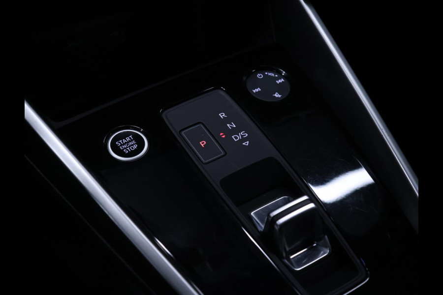 Audi A3 Sportback 35 TFSI Sport Black Edition [ADAPTIVE CRUISE, BANG & OLUFSEN, HEAD-UP, APPLE CARPLAY, TREKHAAK AFNEEMBAAR, ANDROID, MEMORY SEATS, STOELVERWARMING, VOL LEDER, PDC V+A, CLIMATE, NIEUWSTAAT]