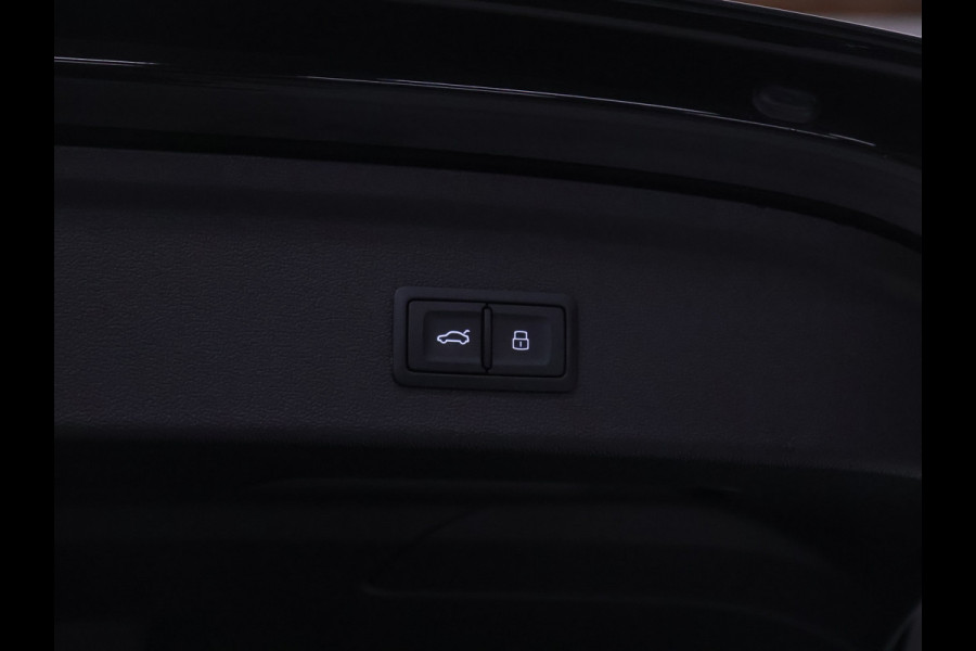 Audi A3 Sportback 35 TFSI Sport Black Edition [ADAPTIVE CRUISE, BANG & OLUFSEN, HEAD-UP, APPLE CARPLAY, TREKHAAK AFNEEMBAAR, ANDROID, MEMORY SEATS, STOELVERWARMING, VOL LEDER, PDC V+A, CLIMATE, NIEUWSTAAT]