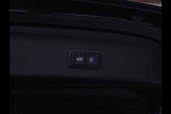 Audi A3 Sportback 35 TFSI Sport Black Edition [ADAPTIVE CRUISE, BANG & OLUFSEN, HEAD-UP, APPLE CARPLAY, TREKHAAK AFNEEMBAAR, ANDROID, MEMORY SEATS, STOELVERWARMING, VOL LEDER, PDC V+A, CLIMATE, NIEUWSTAAT]