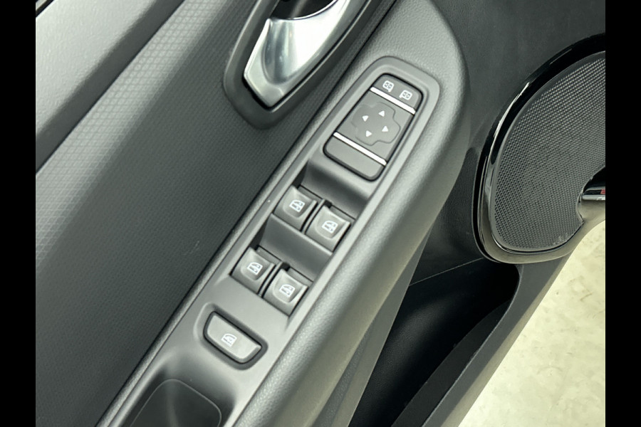 Renault Clio Estate 0.9 TCe Limited 90PK / Pdc. / Airco / Navigatie / Radio multimedia / Apk 06-2028